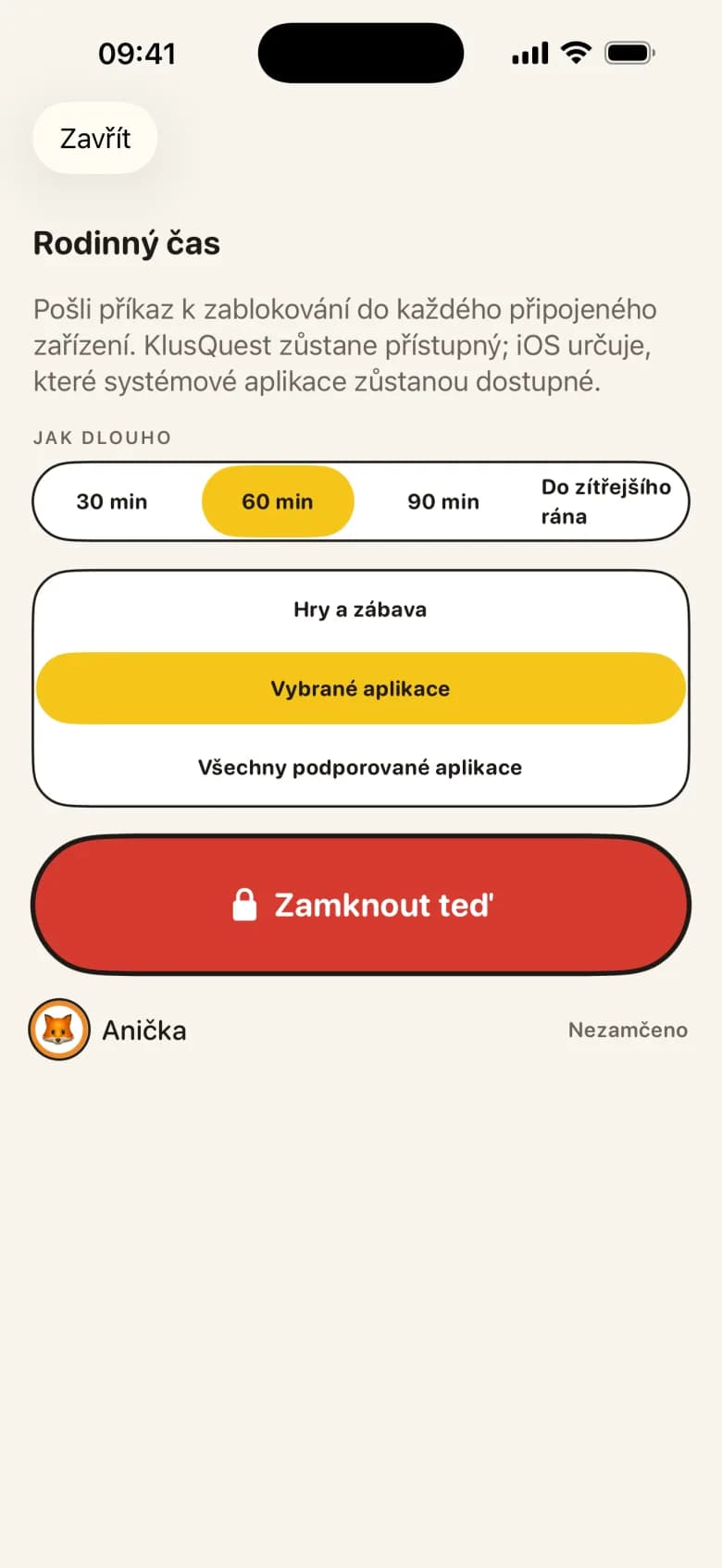 Jedno klepnutí. Všichni mají obrazovku vypnutou.